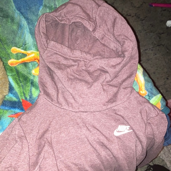 NIKE woman’s maroon turtleneck hoodie - Picture 1 of 2